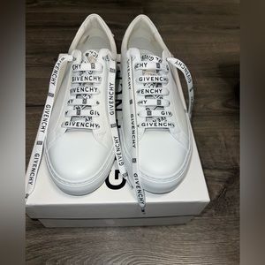 BRAND NEW! GIVENCHY
Women's White Urban Street Leather Platform Sneakers